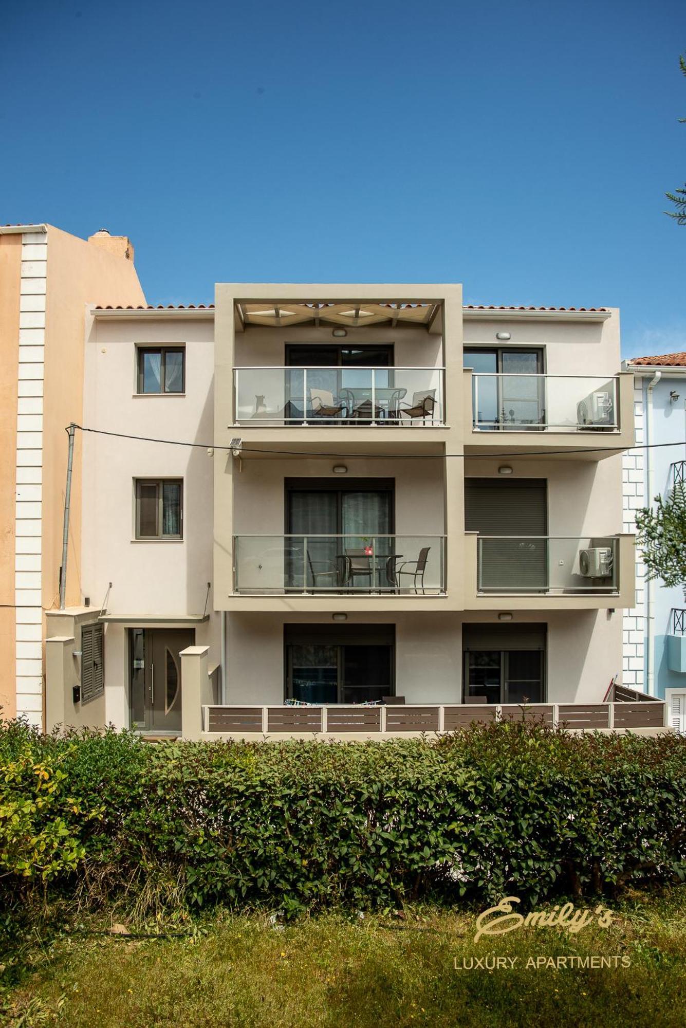 Emily'S Luxury Apartments Argostolion Exterior foto
