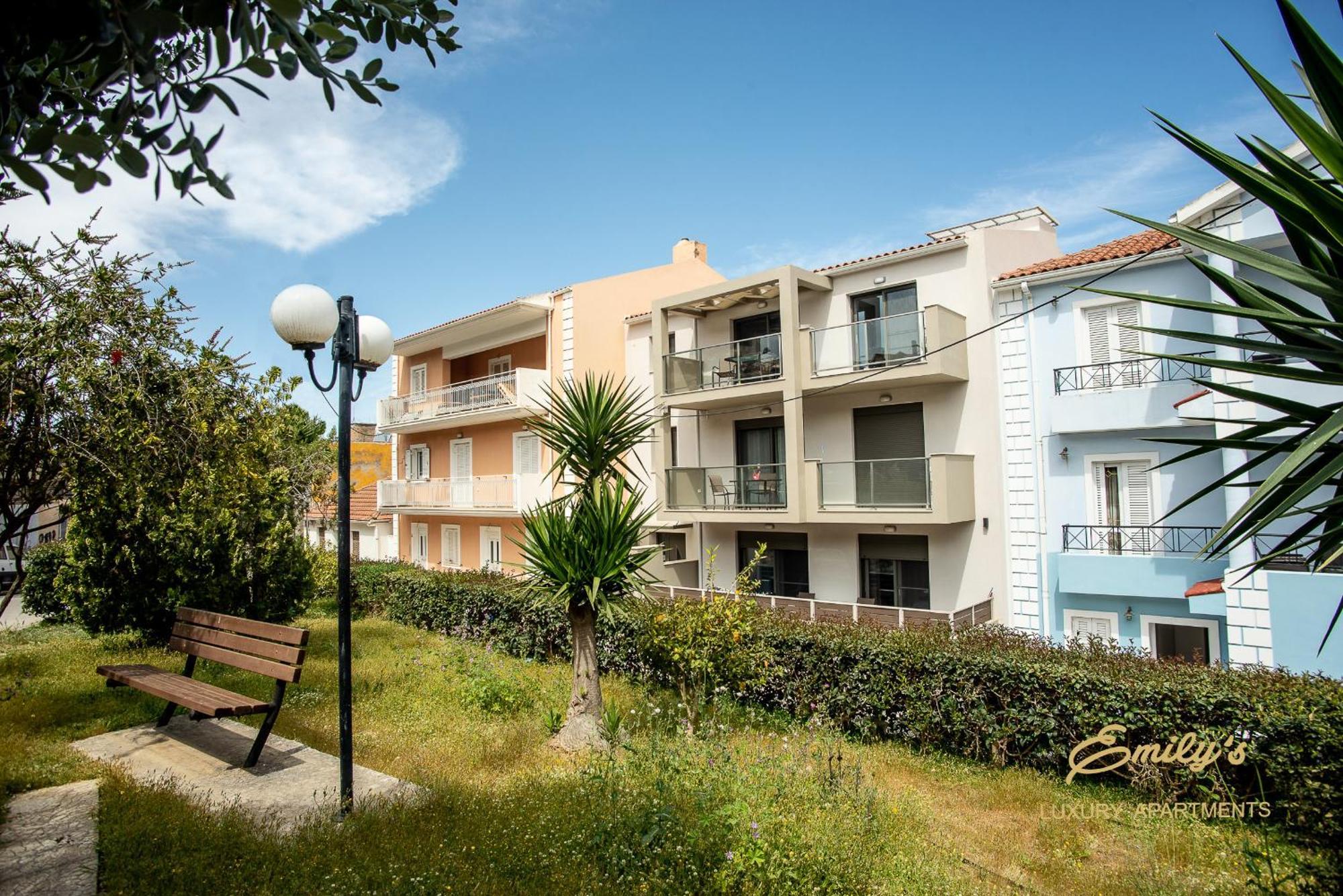 Emily'S Luxury Apartments Argostolion Exterior foto