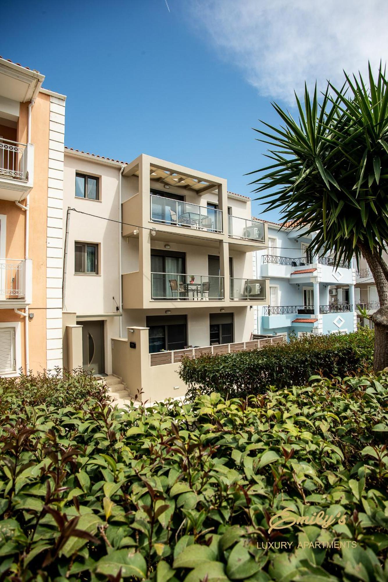 Emily'S Luxury Apartments Argostolion Exterior foto