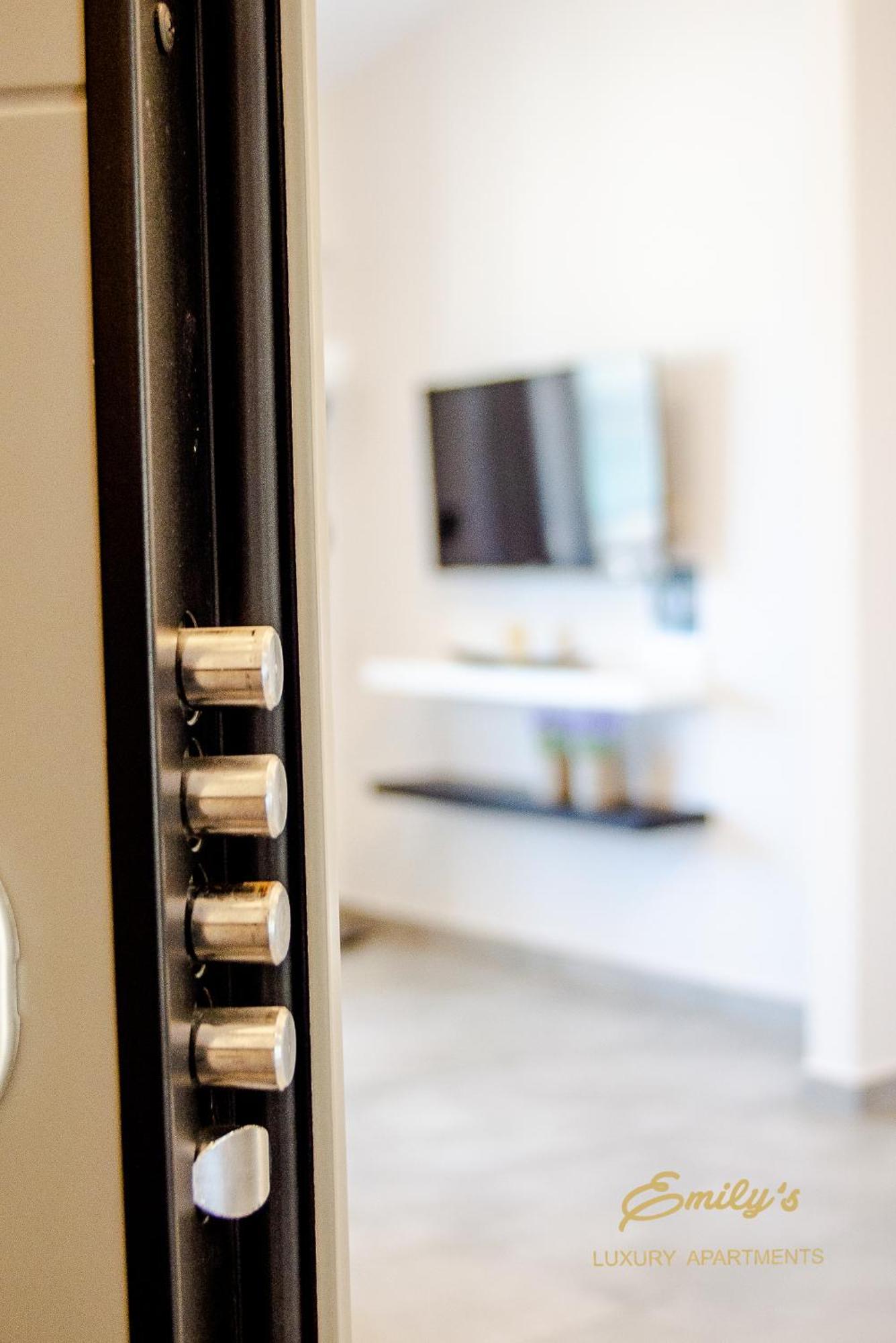 Emily'S Luxury Apartments Argostolion Exterior foto
