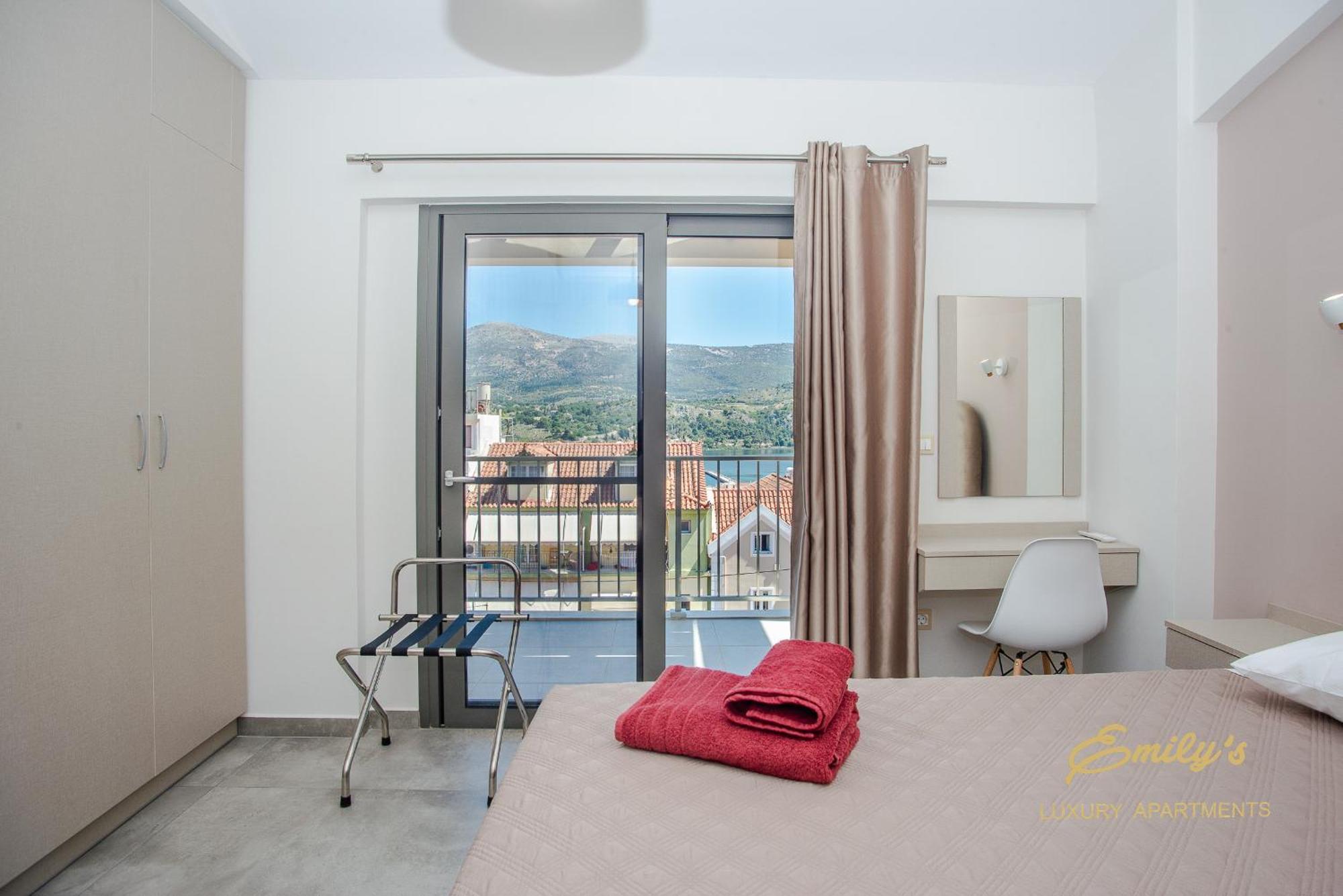 Emily'S Luxury Apartments Argostolion Exterior foto