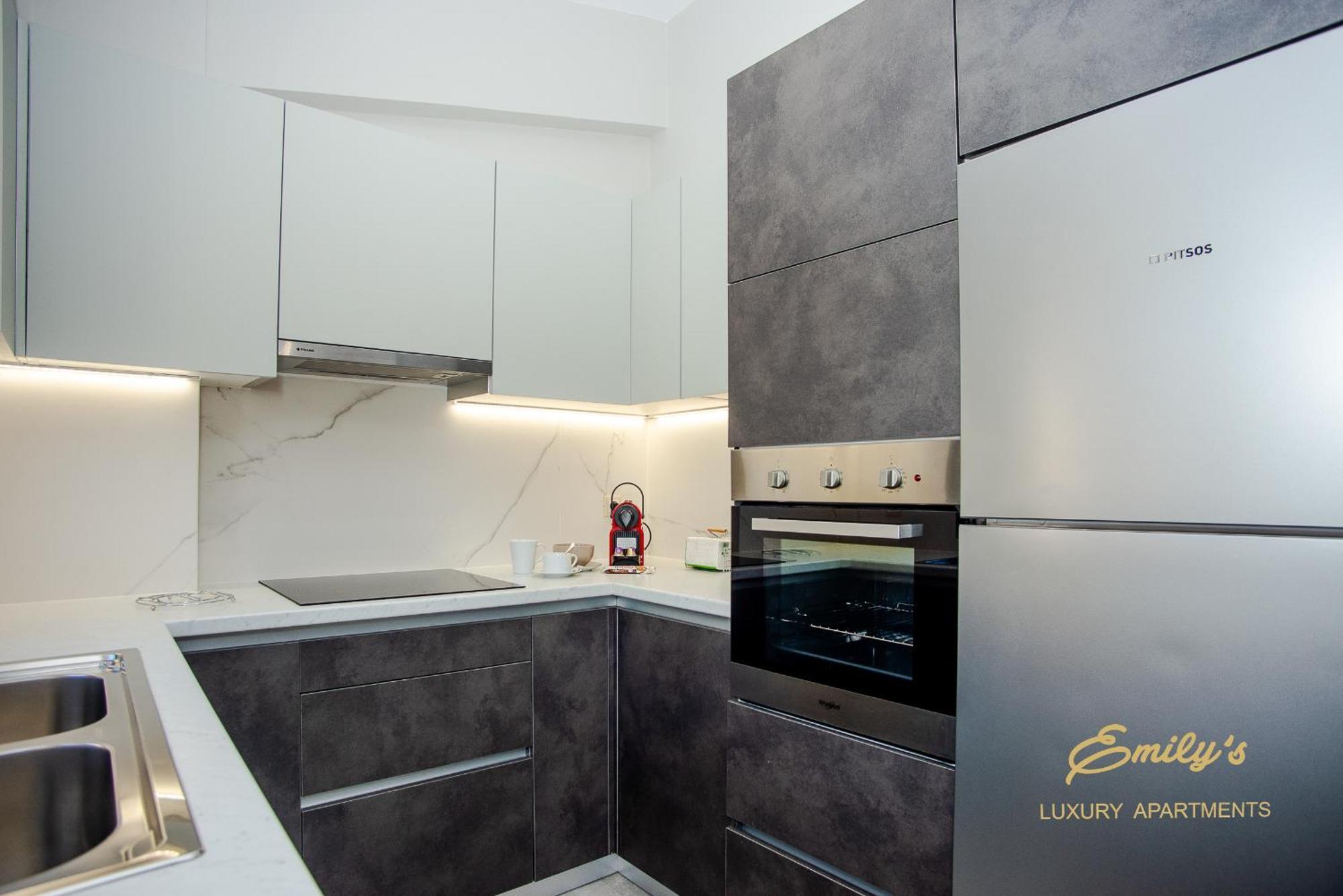 Emily'S Luxury Apartments Argostolion Exterior foto