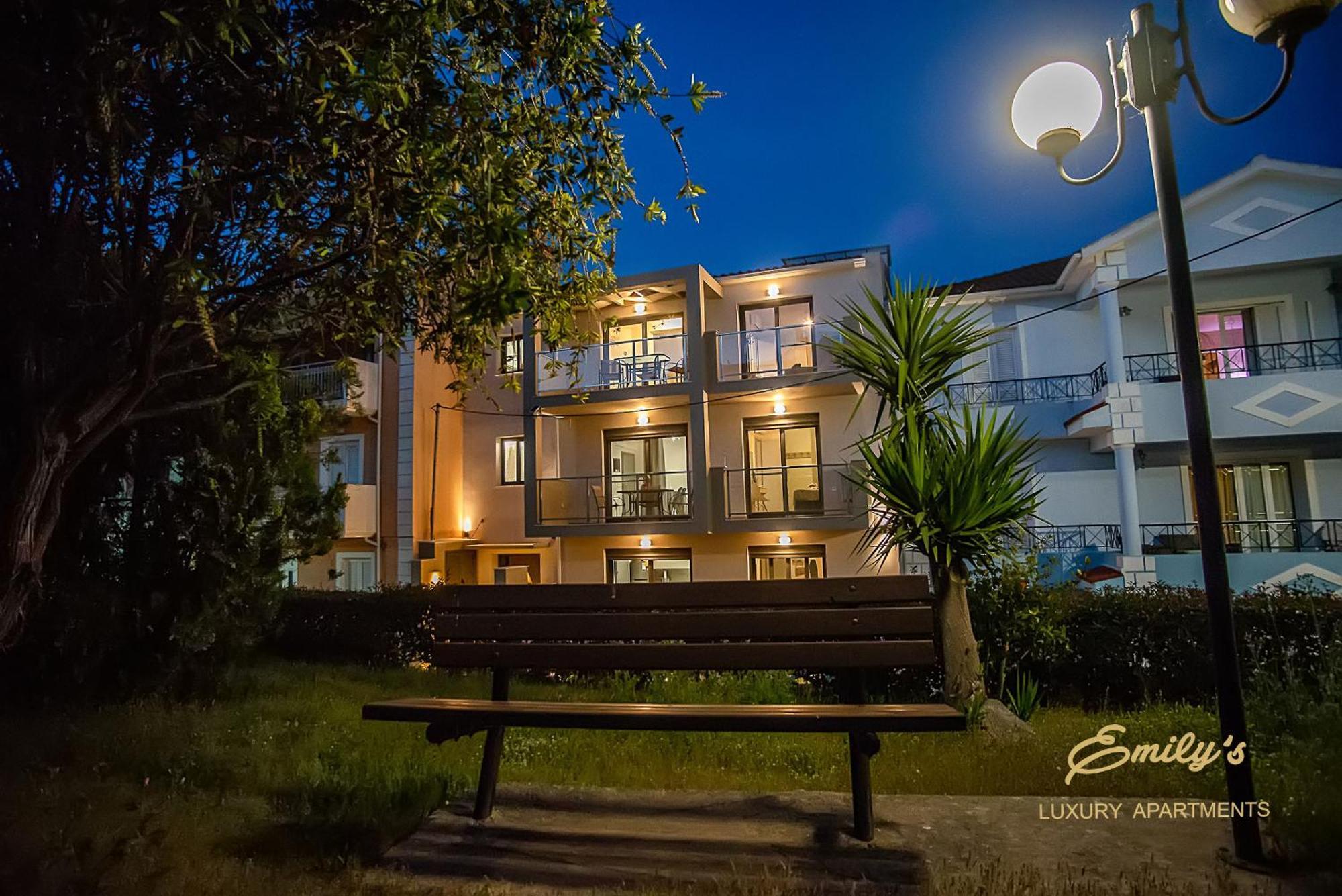 Emily'S Luxury Apartments Argostolion Exterior foto