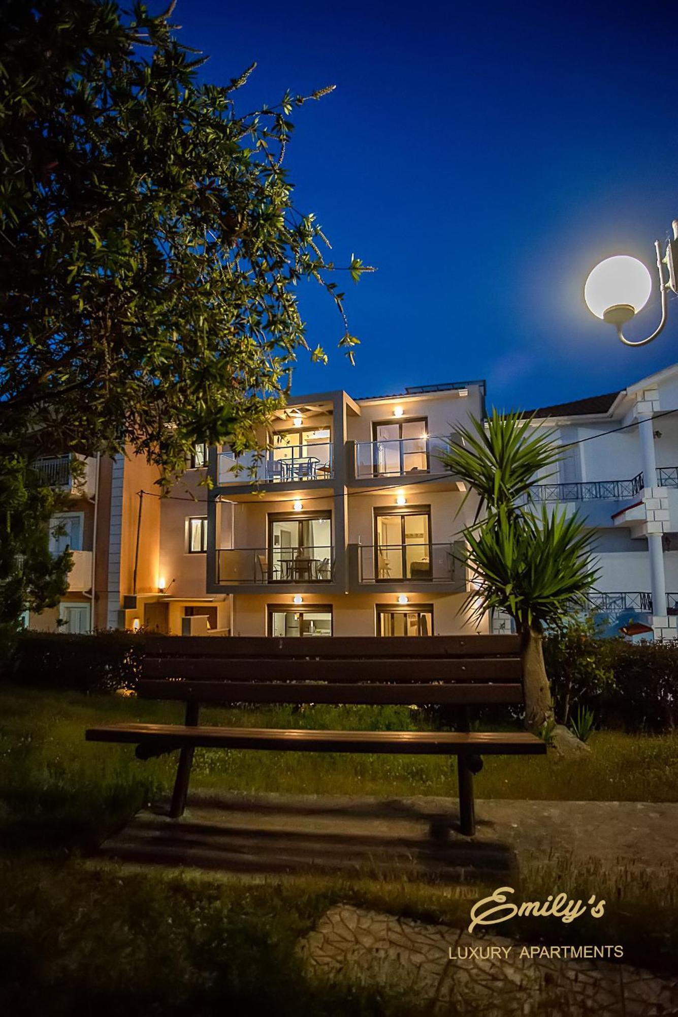 Emily'S Luxury Apartments Argostolion Exterior foto