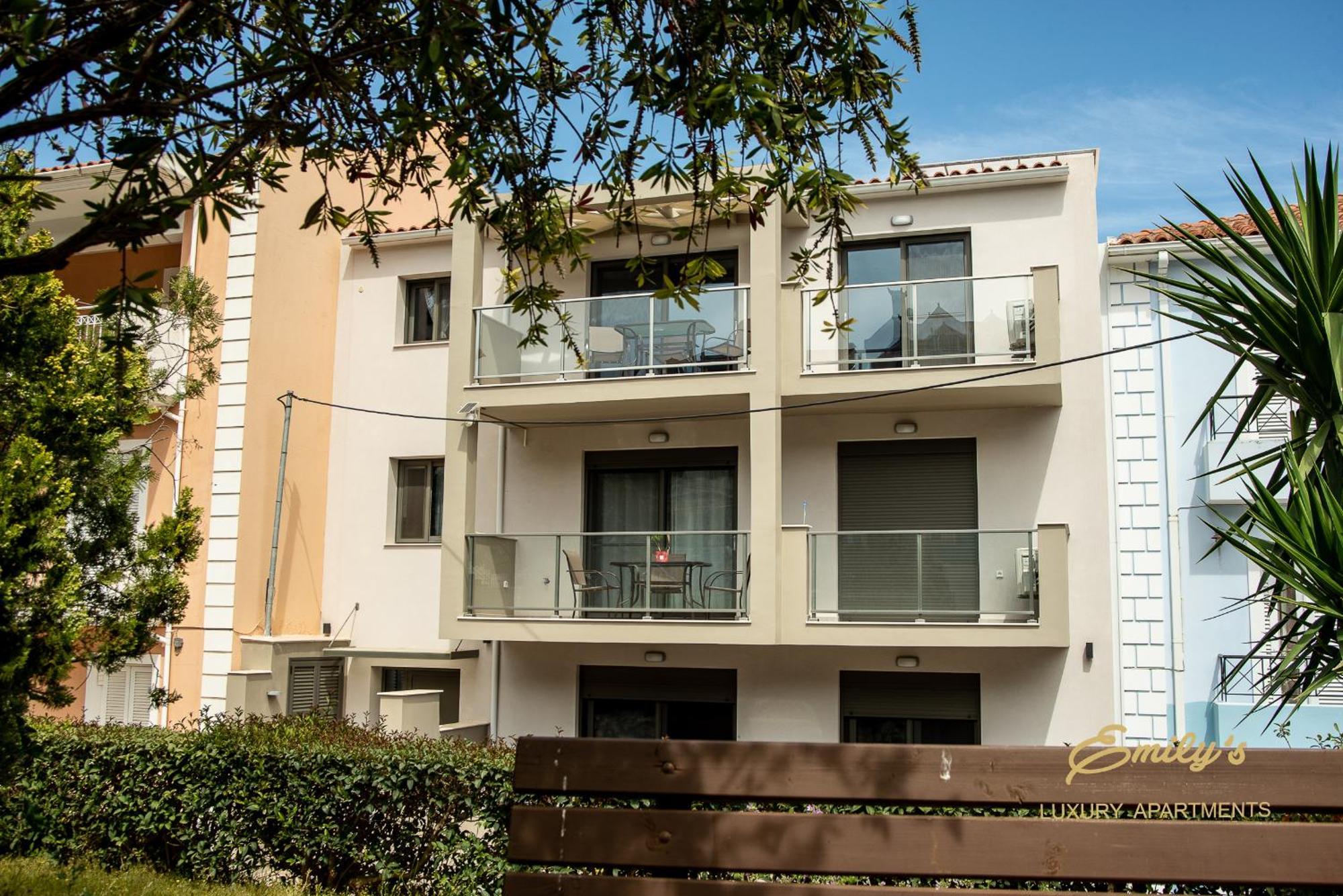 Emily'S Luxury Apartments Argostolion Exterior foto
