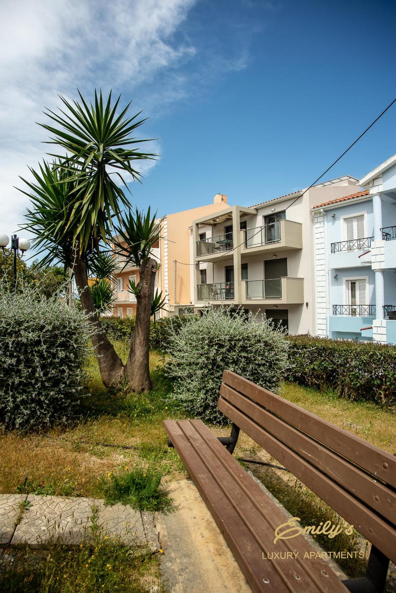 Emily'S Luxury Apartments Argostolion Exterior foto