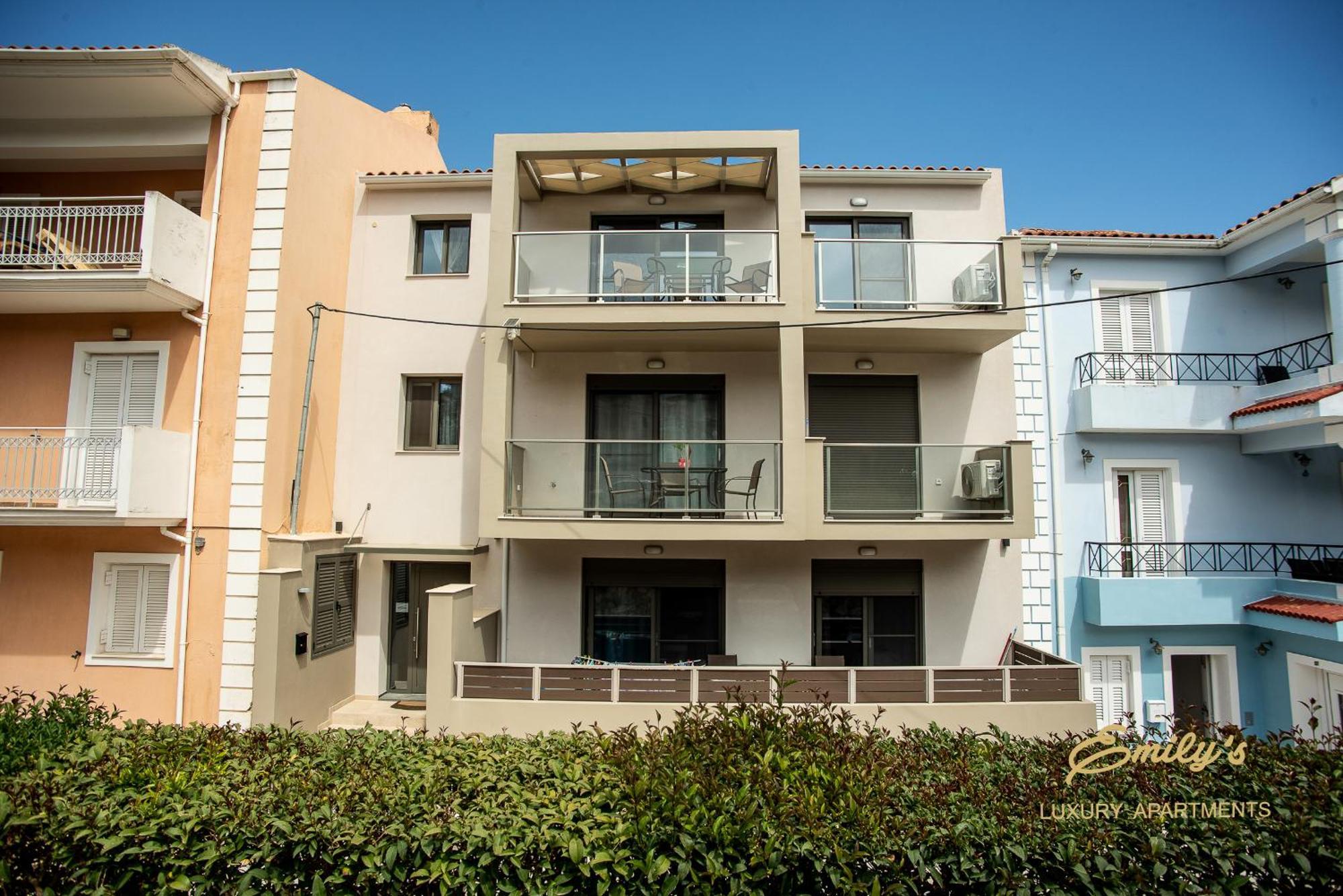 Emily'S Luxury Apartments Argostolion Exterior foto