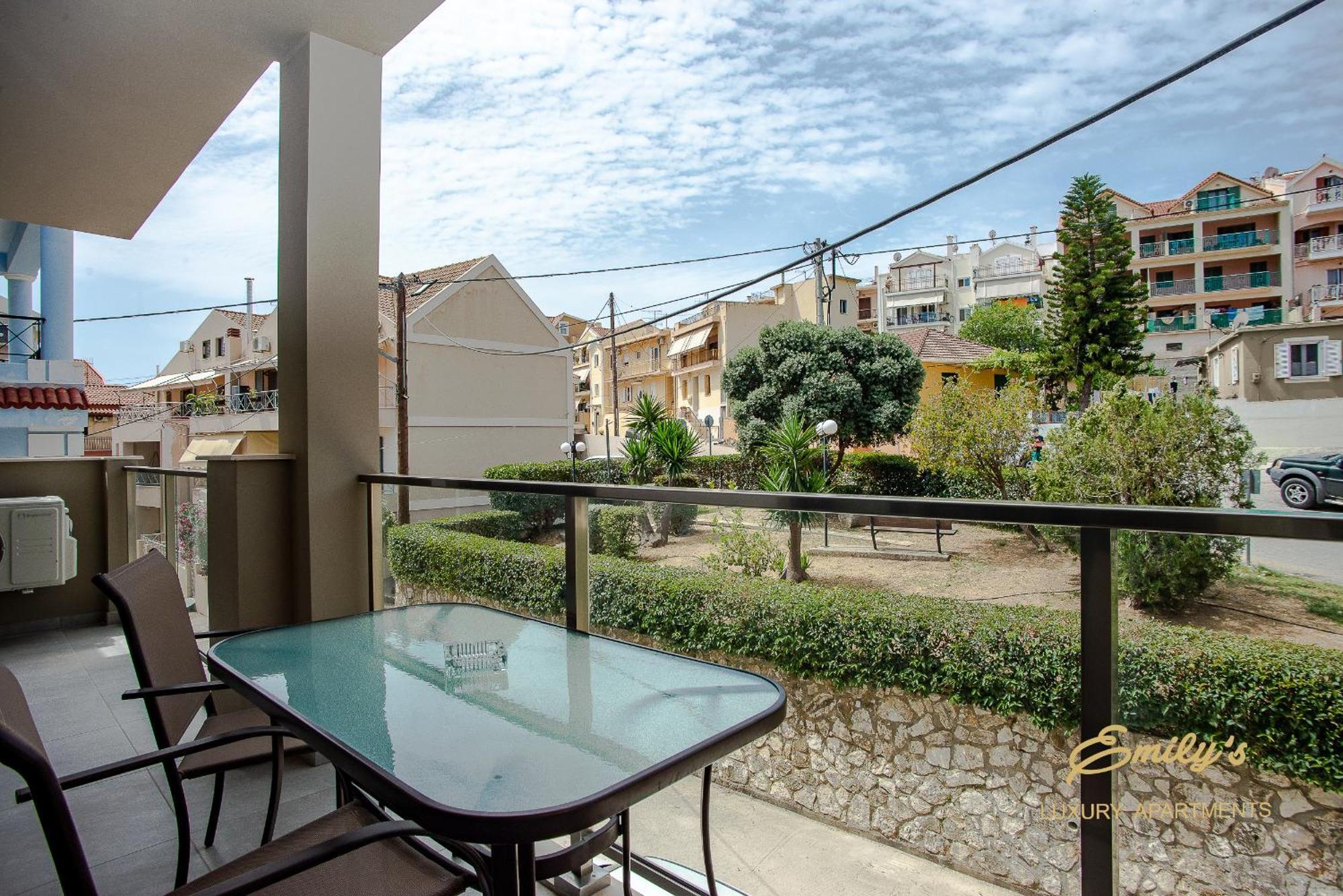 Emily'S Luxury Apartments Argostolion Exterior foto