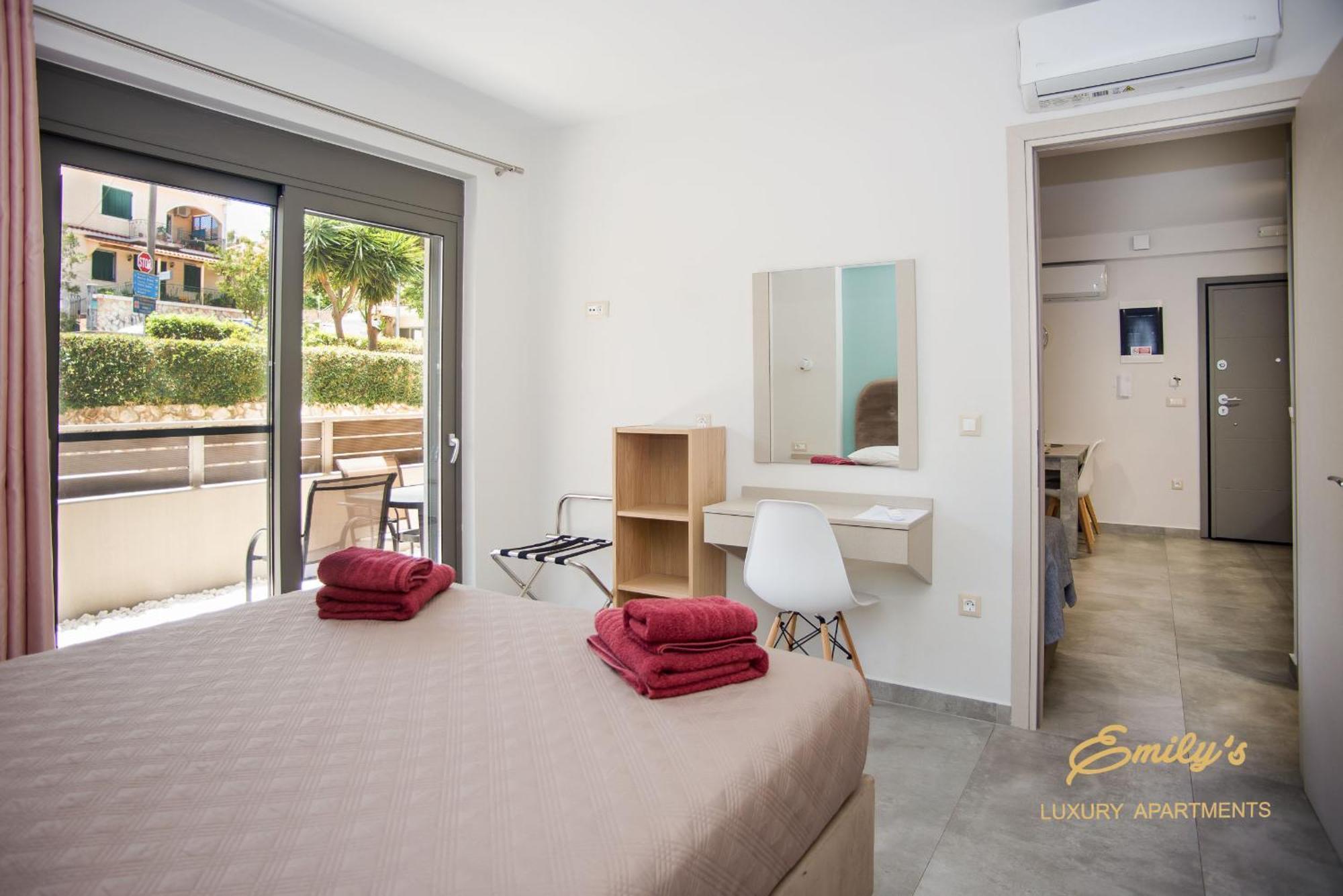 Emily'S Luxury Apartments Argostolion Exterior foto