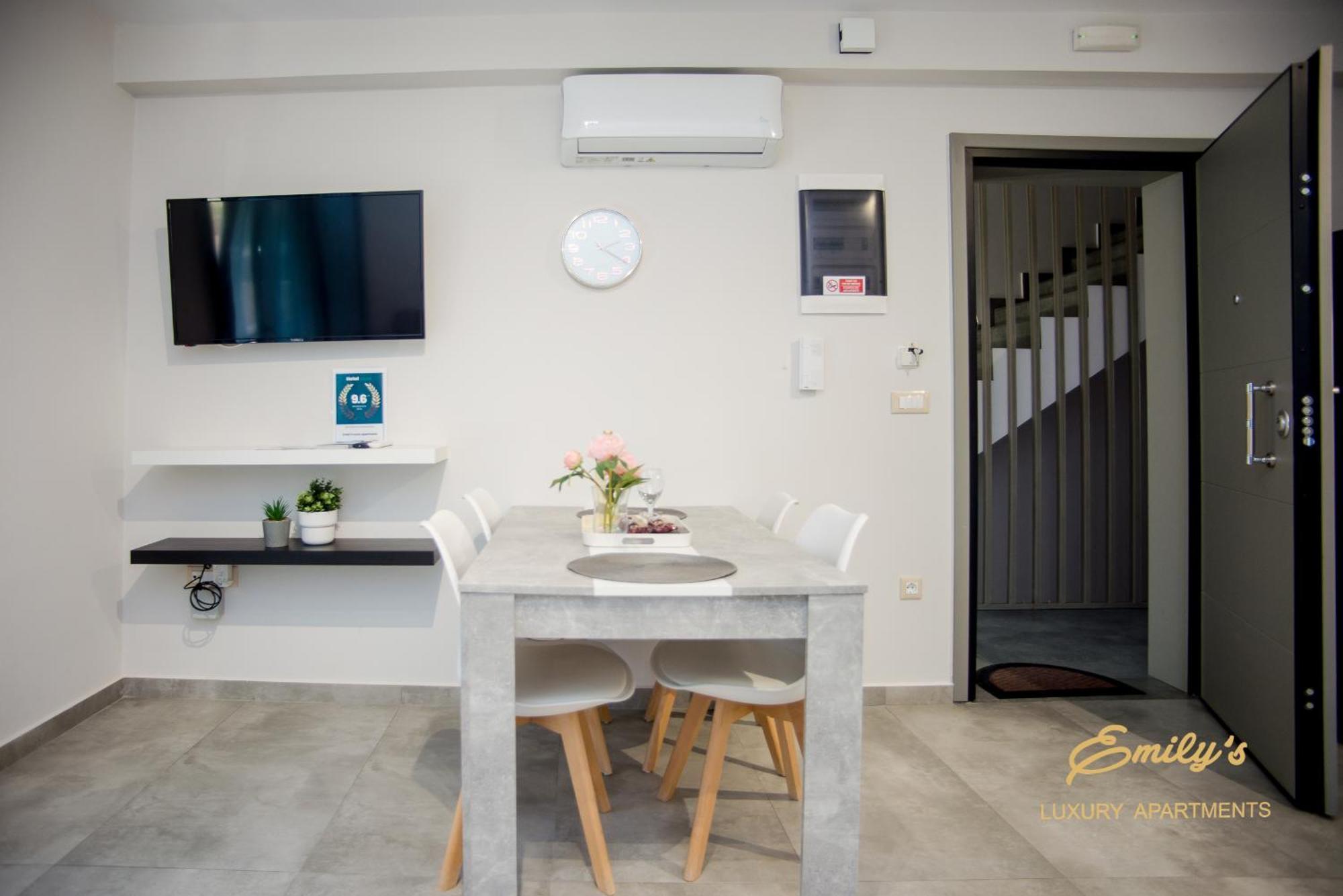 Emily'S Luxury Apartments Argostolion Exterior foto