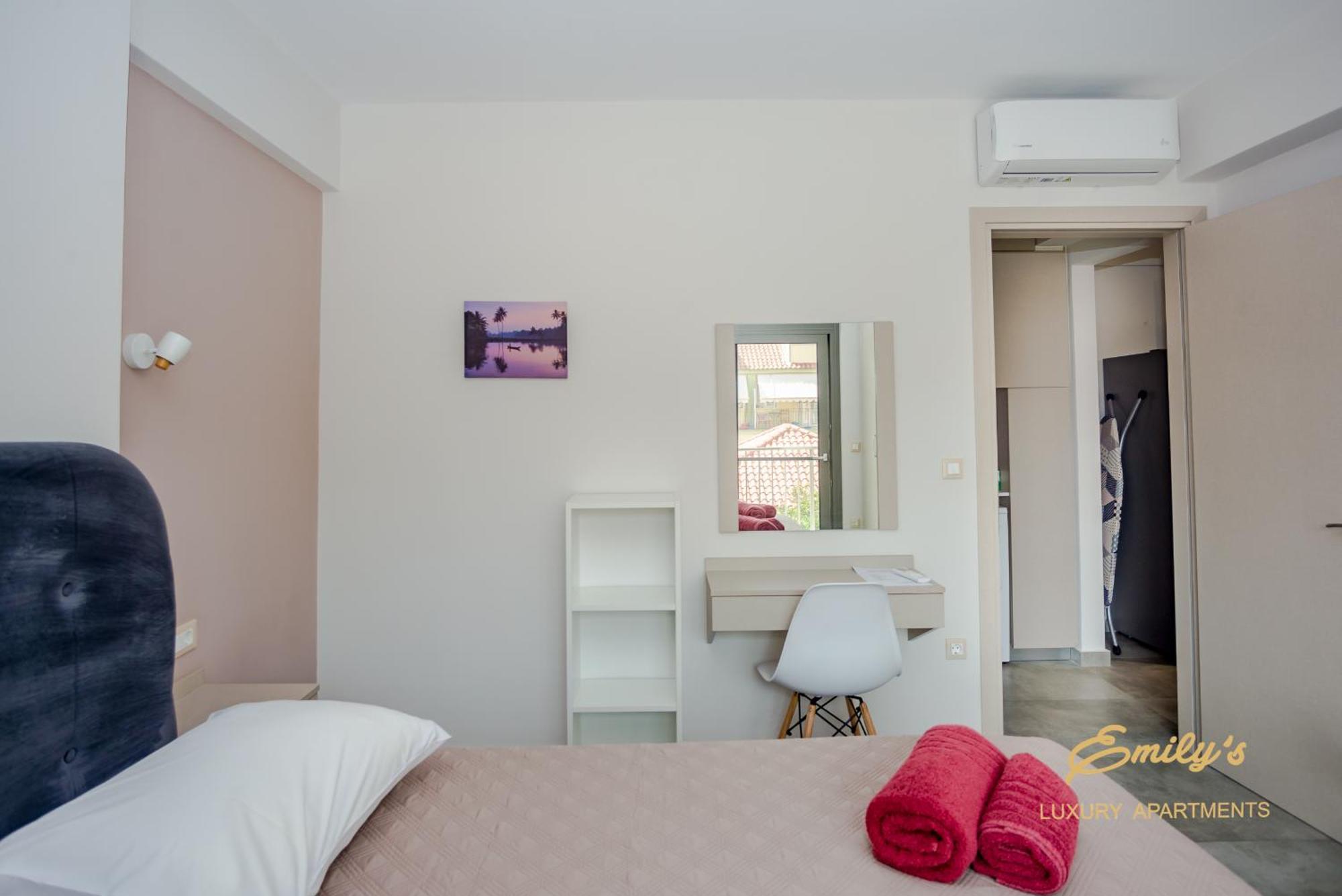 Emily'S Luxury Apartments Argostolion Exterior foto