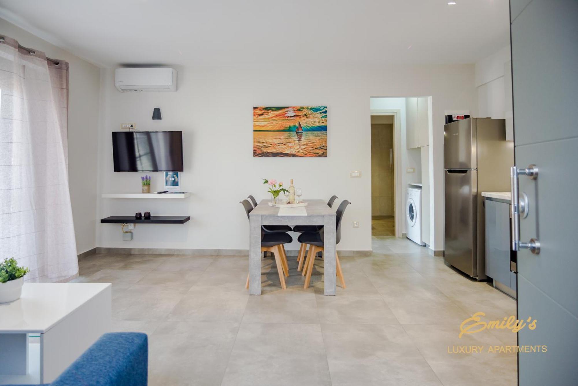 Emily'S Luxury Apartments Argostolion Exterior foto