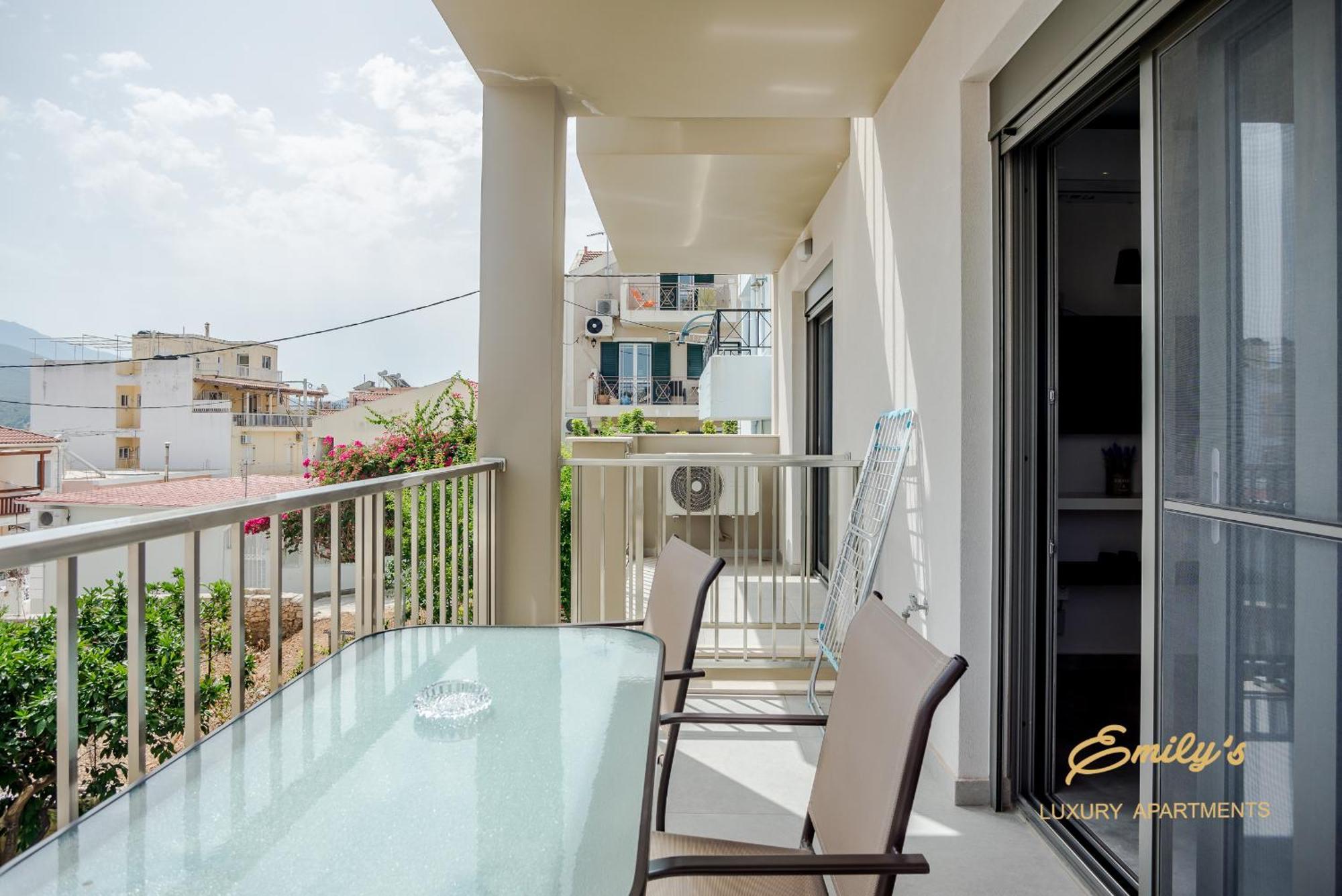 Emily'S Luxury Apartments Argostolion Exterior foto