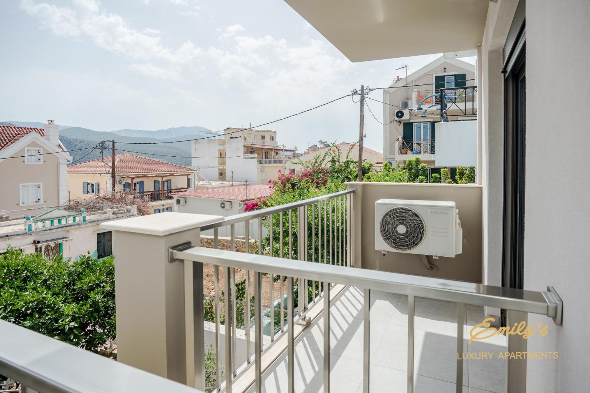 Emily'S Luxury Apartments Argostolion Exterior foto