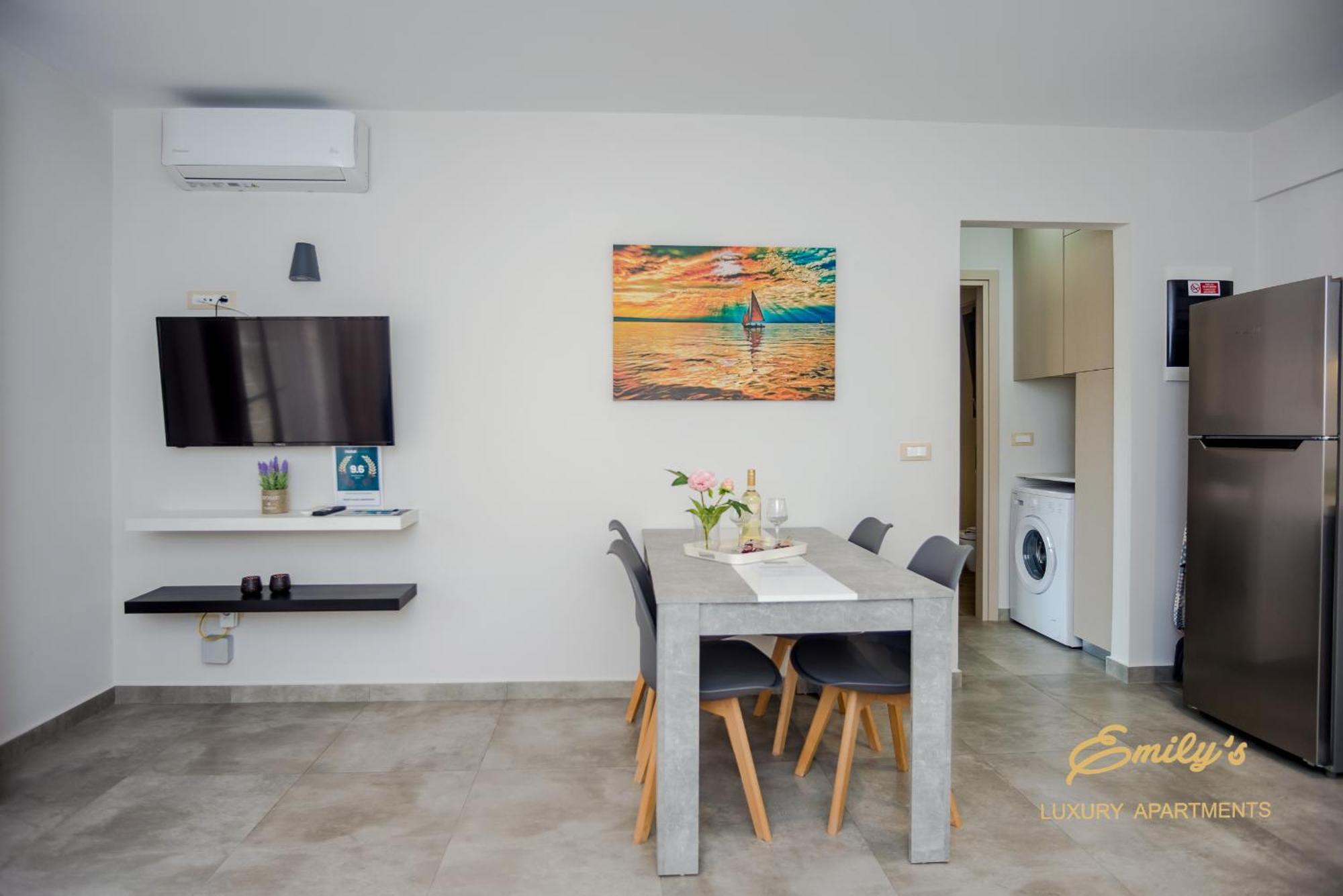 Emily'S Luxury Apartments Argostolion Exterior foto