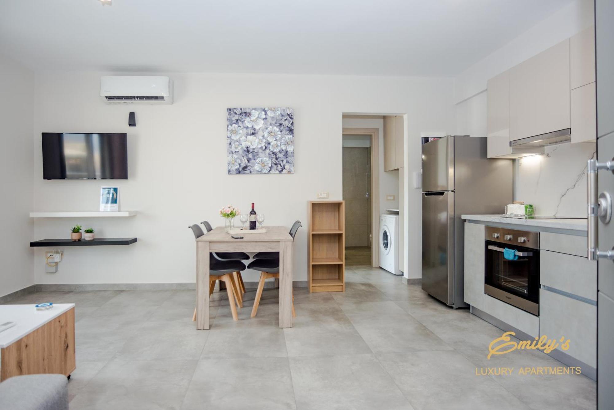Emily'S Luxury Apartments Argostolion Exterior foto