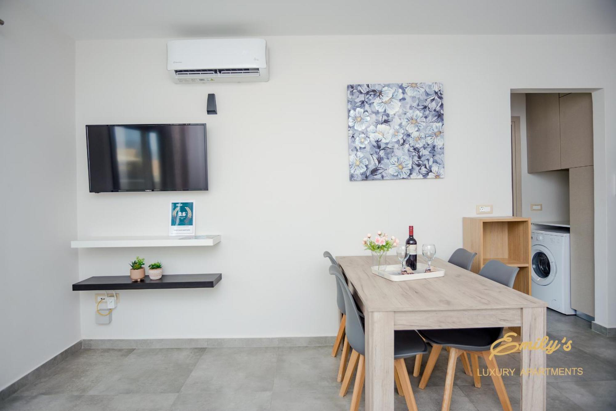 Emily'S Luxury Apartments Argostolion Exterior foto