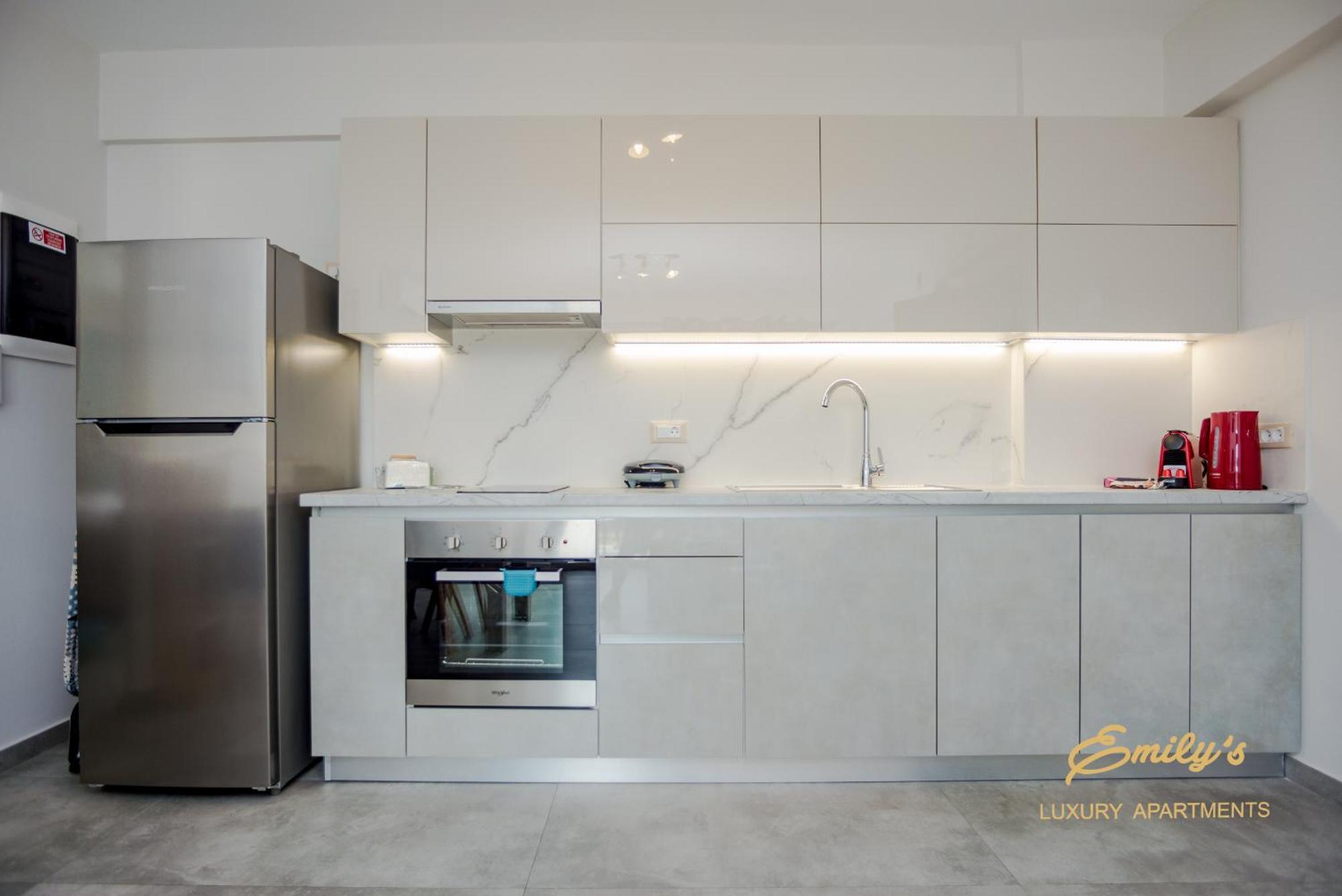 Emily'S Luxury Apartments Argostolion Exterior foto